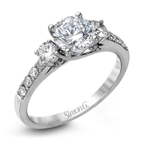 Engagement Ring in 18k Gold with Diamonds