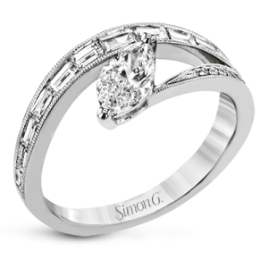 Engagement Ring in 18k Gold with Diamonds