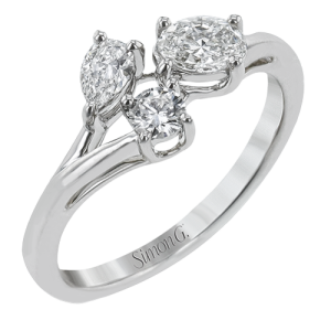 Right Hand Ring in 18k Gold with Diamonds