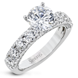 Engagement Ring in 18k Gold with Diamonds