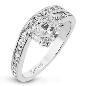 Engagement Ring in 18k Gold with Diamonds