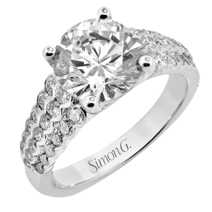 Engagement Ring in 18k Gold with Diamonds