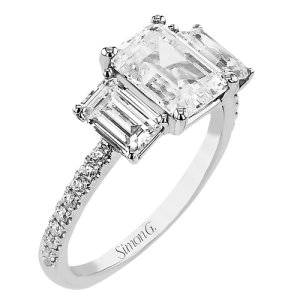 Engagement Ring in 18k Gold with Diamonds