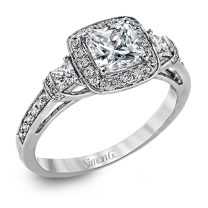 Engagement Ring in 18k Gold with Diamonds