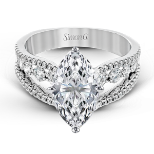 Engagement Ring in 18k Gold with Diamonds