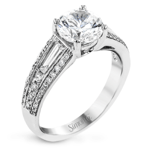Engagement Ring in 18k Gold with Diamonds