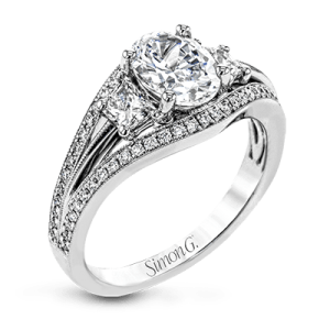 Engagement Ring in 18k Gold with Diamonds
